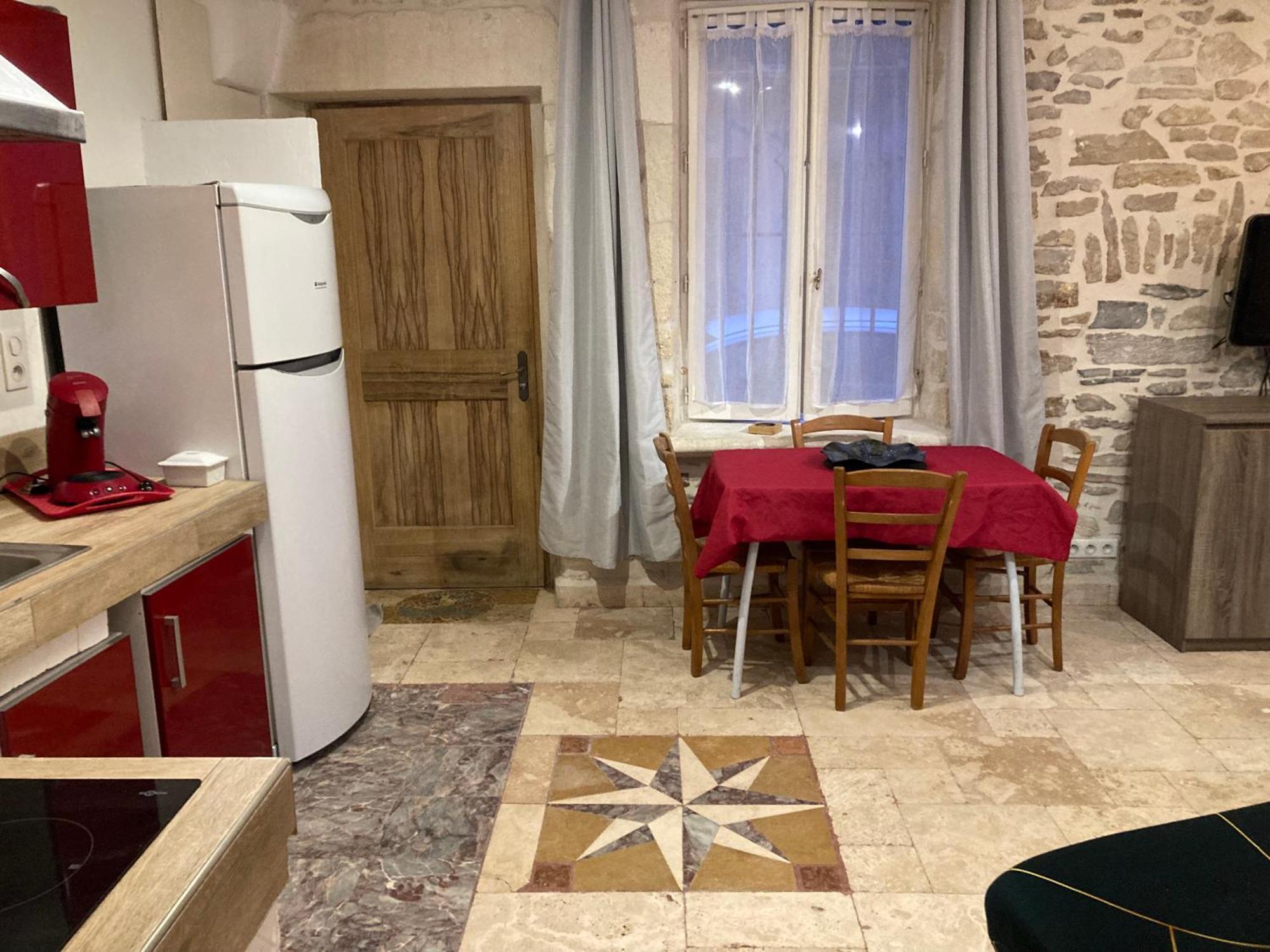 Tres Bel Appartement Cosy Et Chaleureux A นีมส์ ภายนอก รูปภาพ